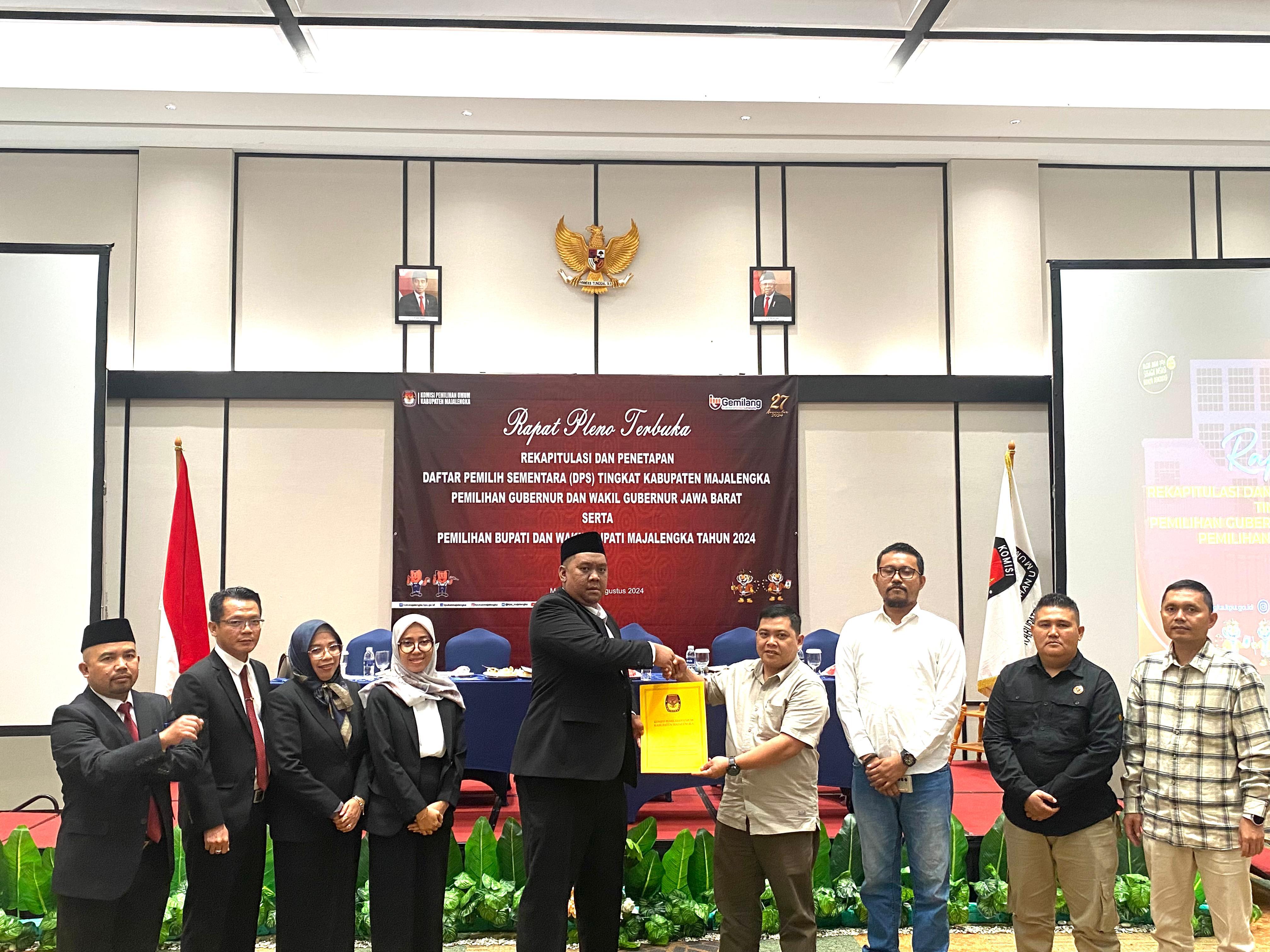 Rapat Pleno Terbuka Rekapitulasi dan Penetapan Daftar Pemilih Sementara (DPS) Tingkat Kabupaten Majalengka Dalam Pemilihan Gubernur dan Wakil Gubernur serta Bupati dan Wakil Bupati Majalengka Tahun 2024