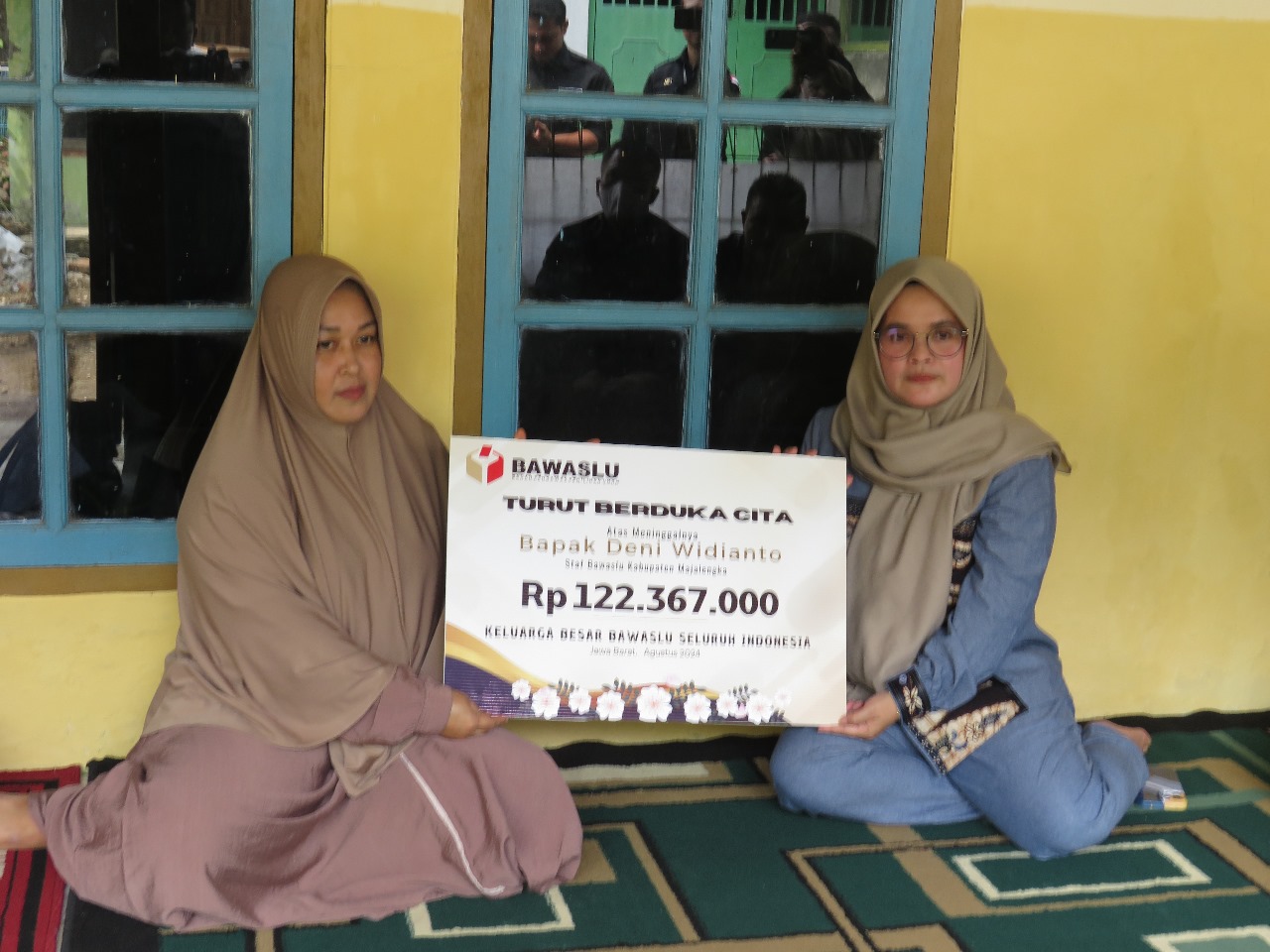 Penyerahan dana kerohiman bawaslu RI