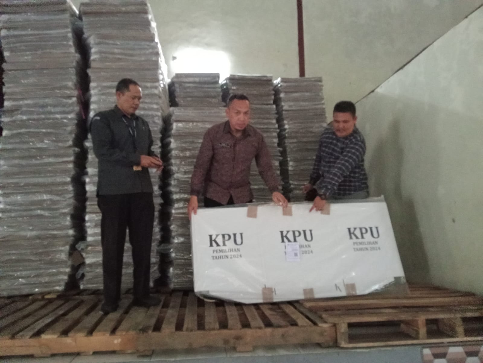Pengawasan Logistik Pilkada Bawaslu Majalengka