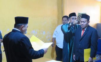 Ketua Bawaslu Lantik PAW Panwascam Sumberjaya