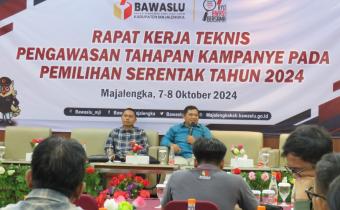 Ketua Bawaslu Majalengka memberikan sambutan   pada rakernis Pengawasan Tahapan Kampanye Pemilihan Serentak Tahun 2024